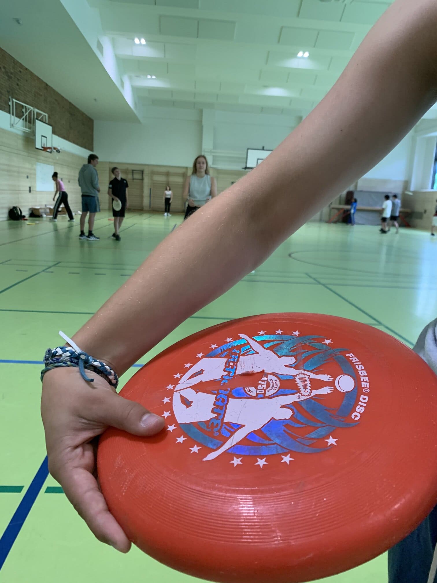 Die richtige Handhaltung im Projekt „Sport und Fairness – Ultimate Frisbee“